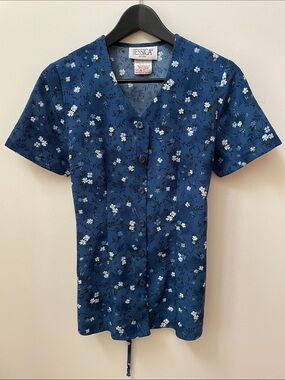Jessica Petites Blue Floral Button-Front Short Sleeve Shirt with waist tie 90s